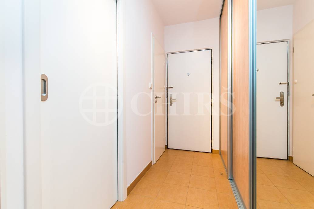 Pronájem bytu 2+kk s lodžií, OV, 40m2, ul. Bítovská 1212/10, Praha 4 - Michle