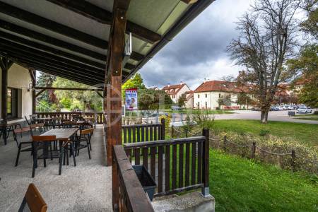 Pronájem restaurace, OV, 140m2, ul. Husovo nám., Hostivice