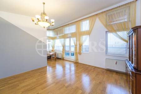 Pronájem bytu 5+kk s terasou a 2x garážovým stáním, OV, 129m2, ul. Harmonická 1379/1, Praha 5 - Stodůlky