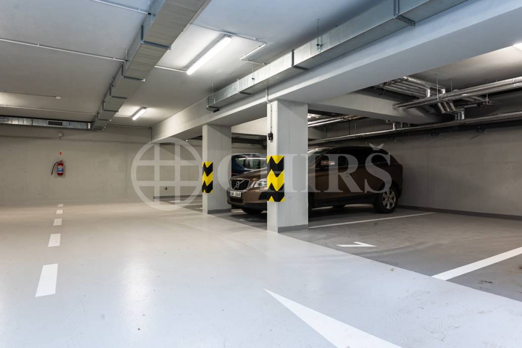 Pronájem bytu 1+kk/T + garážové stání, OV, 37m2 + 8m2 terasa, ul. Ocelářská 2625/17, P-9 Libeň Pronájem bytu 1+kk/T + garážové stání, OV, 37m2 + 8m2 terasa, ul. Ocelářská 2625/17, P-9 Libeň