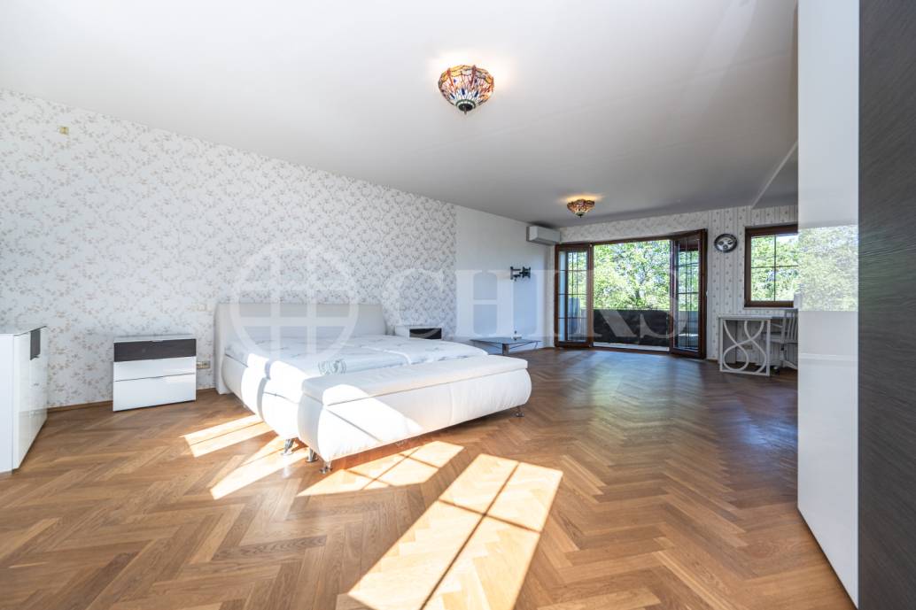 Pronájem rodinného domu 5+kk se zahradou, garáží a balkonem, ul. Mezi Lány 756/7b, Praha 5 - Jinonice