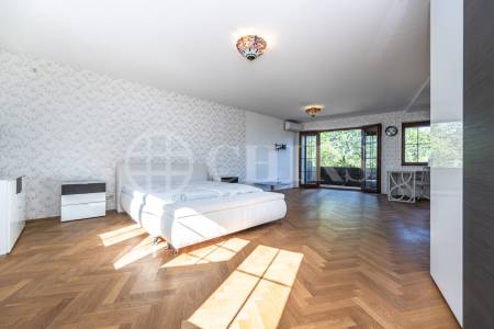 Pronájem rodinného domu 5+kk se zahradou, garáží a balkonem, ul. Mezi Lány 756/7b, Praha 5 - Jinonice