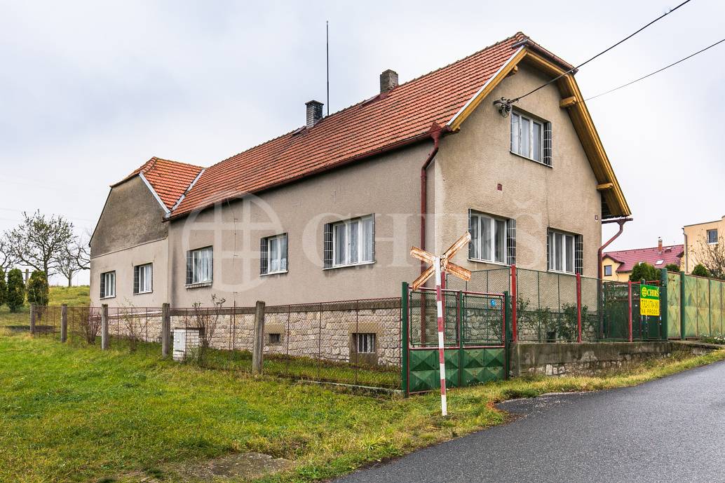 Prodej KO 6+1 s garáží, sklady a zahradou, OV, 158 m2, Trněný Újezd 37,  Praha - západ
