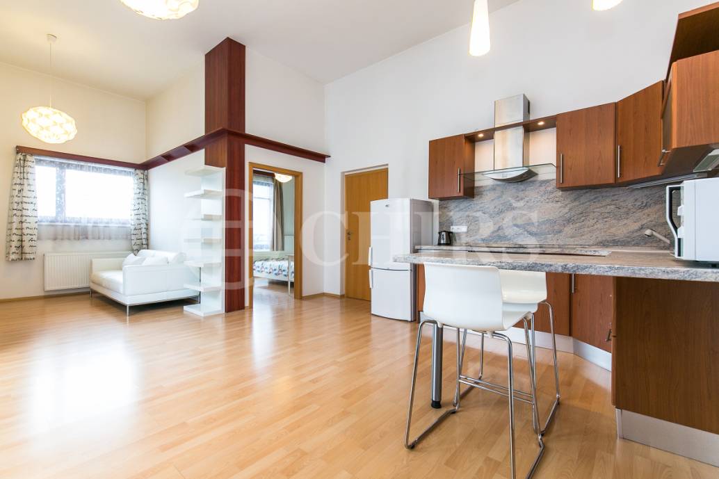 Pronájem ateliéru 2+kk s balkonem, OV, 58m2, ul. Pod Klamovkou 1268/3, Praha 5 - Košíře