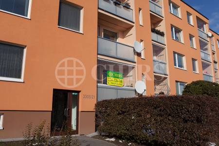 Pronájem bytu 3+1 s lodžií, OV, 77m2, ul. Petržílova 3305/21, Praha - Modřany