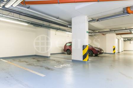 Pronájem bytu 2+kk s lodžií a garážovým stáním, OV, 66m2, ul. U Nikolajky 3325/34, Praha 5 - Smíchov