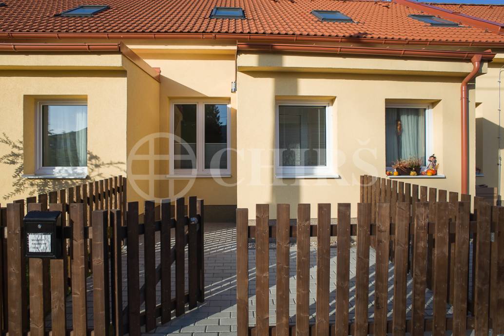 Pronájem bytu 3+kk se zahrádkou, OV, 84m2 + 50m2 zahrada, ul. Litovická 676, Hostivice