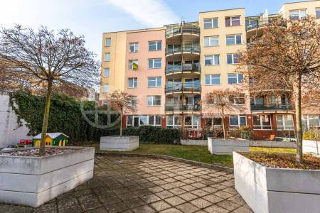 Prodej bytu 3+kk s lodžií, OV, 82m2, ul. Voskovcova 1130/30, Praha 5 - Hlubočepy