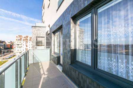 Pronájem bytu 2+kk s balkonem, OV, 43m2, ul. nám. Junkových 2870/3, Praha 13 - Stodůlky