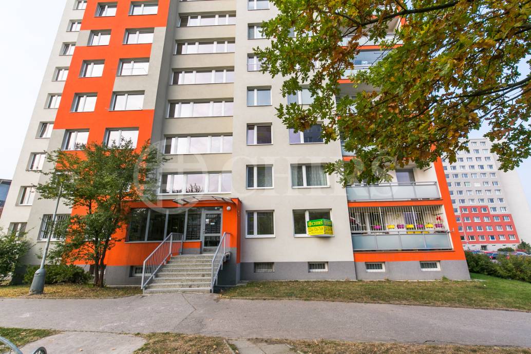Pronájem bytu 2+kk, OV, 43m2, ul. Sezemínská 2030/5, Praha 13 - Lužiny