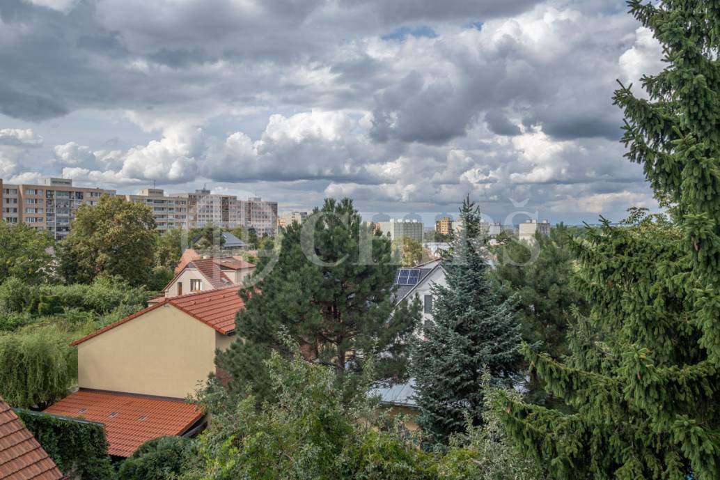 Prodej bytu 4+1, 75 m², OV, se sklepem, ul.Hviezdoslavova 501/9, Praha 11- Haje Prodej bytu 4+1, 75 m², OV, se sklepem, ul.Hviezdoslavova 501/9, Praha 11- Haje