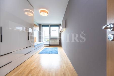 Pronájem bytu 4+kk, 111,2 m² s velkou terasou, lodžií a garáží, ul. Voskovcova 1130/26, Praha 5 - Barrandov