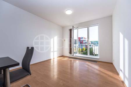 Pronájem bytu 2+kk se dvěma balkony, garážovým stáním a sklepem, OV, 66m2, ul. Wiesenthalova 1034/6, Praha 5 - Řeporyje