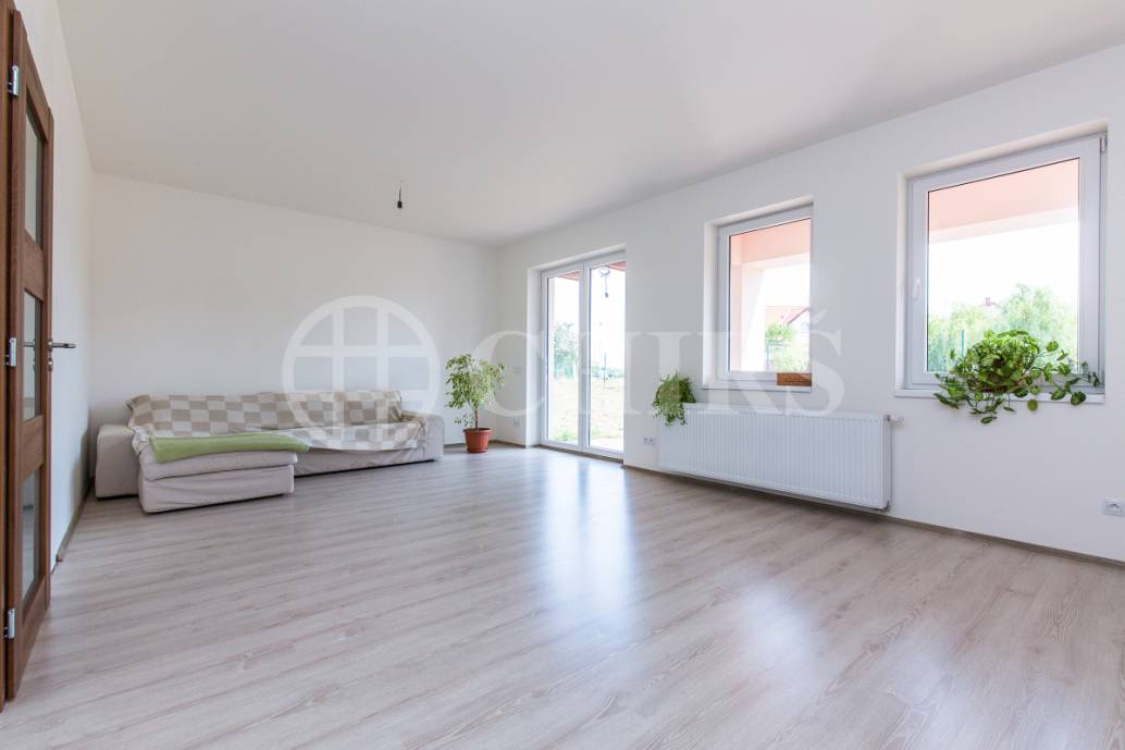 Prodej rodinného domu 5+kk s terasou a garáží, OV, 150m2, Holubice - Kozinec, Praha - západ