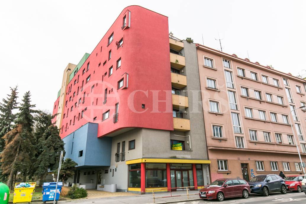 Pronájem ateliéru 2+kk s balkonem, OV, 58m2, ul. Pod Klamovkou 1268/3, Praha 5 - Košíře