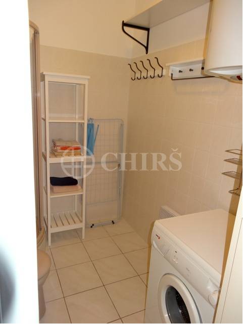 Pronájem bytu 1+kk/B, OV, 40 m2, ul. U Kříže 609/2, Praha 5 - Jinonice