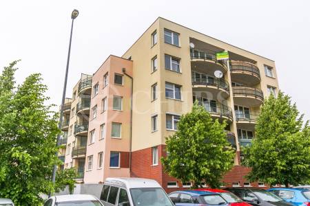 Pronájem bytu 3+kk s lodžií, terasou a garážovým stáním, OV, 76m2, ul. Voskovcova 1130/30, Praha 5 - Barrandov