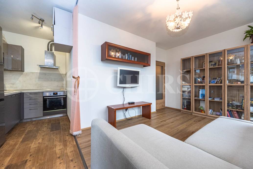 Prodej bytu 2+kk s balkonem a sklepem, OV, 48,3 m2, ul. Želetická 200/8, Praha 5 - Sobín Prodej bytu 2+kk s balkonem a sklepem, OV, 48,3 m2, ul. Želetická 200/8, Praha 5 - Sobín