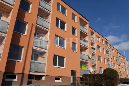 Pronájem bytu 3+1 s lodžií, OV, 77m2, ul. Petržílova 3305/21, Praha - Modřany
