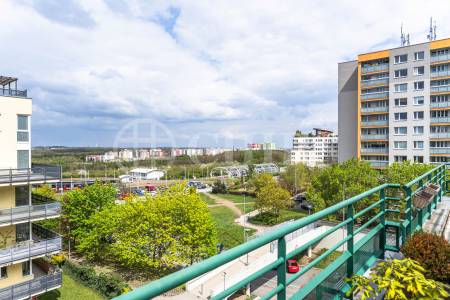 Pronájem bytu 4+kk, 111,2 m² s velkou terasou, lodžií a garáží, ul. Voskovcova 1130/26, Praha 5 - Barrandov