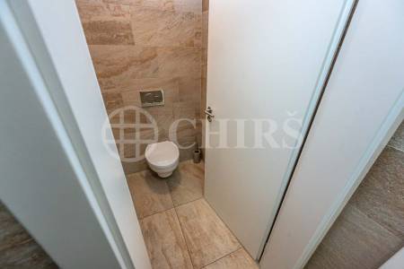 Pronájem rodinného domu 5+kk, OV, ul. Hlavní 986, Hole u Průhonic, Praha - západ  