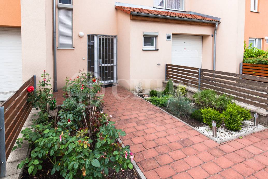 Prodej řadového rodinného domu 4+kk/B/G/Z, OV, ul. Dělená 981/30, Praha 5 - Řeporyje 