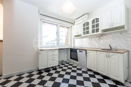 Prodej bytu 3+1 s  terasou, OV, 75 m², ul. Voskovcova 1075/61,  Praha 5 – Barrandov
