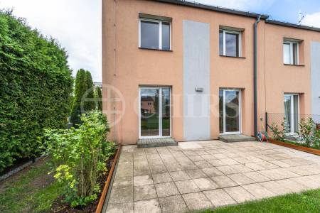 Pronájem řadového domu 4+kk, OV, 100 m2, zahrada 239 m2, Drahelčice, Praha - západ