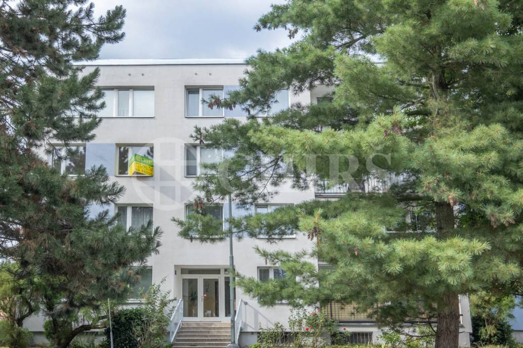 Prodej bytu 4+1, 75 m², OV, se sklepem, ul.Hviezdoslavova 501/9, Praha 11- Haje Prodej bytu 4+1, 75 m², OV, se sklepem, ul.Hviezdoslavova 501/9, Praha 11- Haje