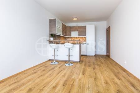Pronájem bytu 2+kk s balkonem, OV, 43m2, ul. nám. Junkových 2870/3, Praha 13 - Stodůlky