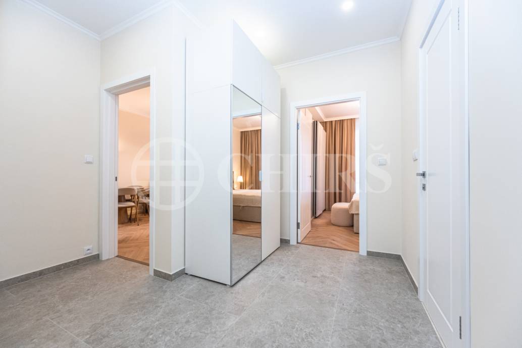 Pronájem  bytu 2+kk s balkonem, 53m2, ul. Mostecká, Praha 1- Malá Strana