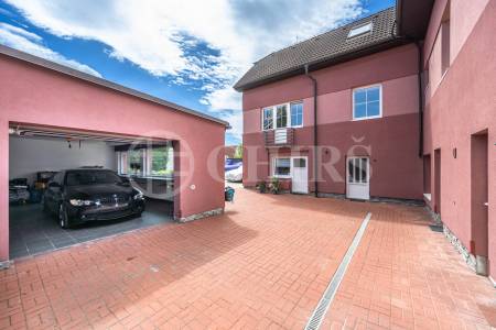 Prodej vícegeneračního rodinného domu s garáží, OV, U Cikánky 370/20, Stodůlky-Praha 5