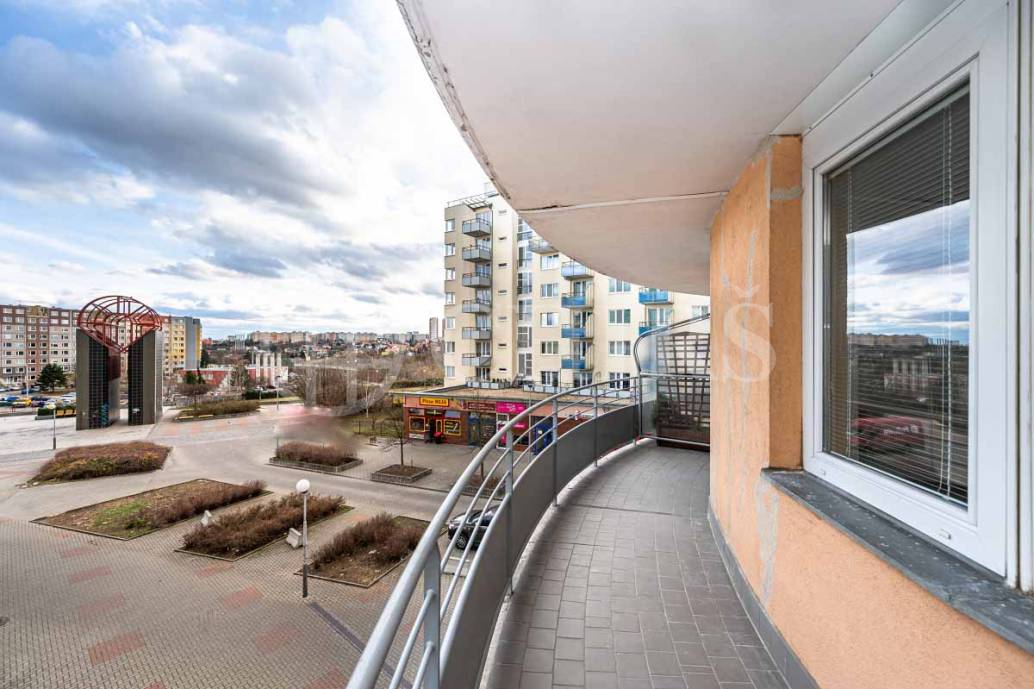 Prodej bytu 3+kk s balkonem a garážovým stáním, OV, 78m2, ul. Petržílkova 2514/29, Praha 13 - Hůrka