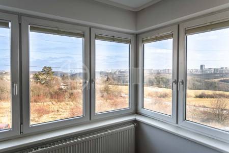 Prodej bytu 4+1 s balkonem, lodžií, sklepem a garážovými stáními, OV, 172m2, ul. Klausova 1361/13a, Praha 5 - Stodůlky