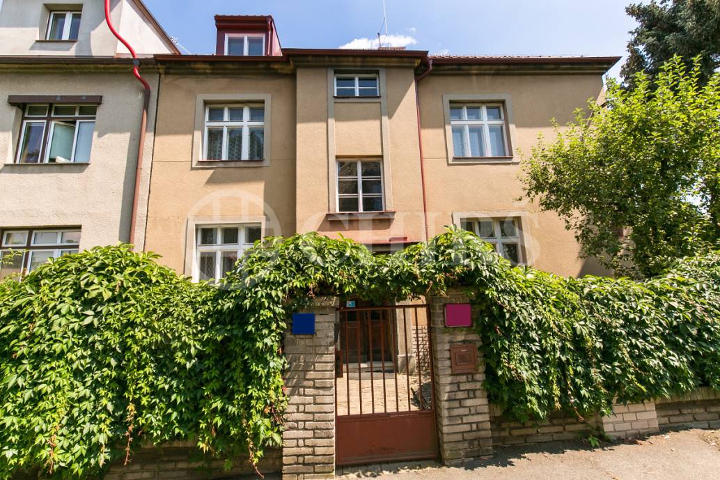 Prodej vilového domu se zahradou, Hanspaulka - Sojkovská ul., Praha 6 - Dejvice