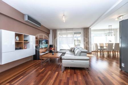 Prodej rodinného domu 5+kk s balkonem, garáží a zahradou, ul. Dělená 961/4, Praha 5 - Řeporyje