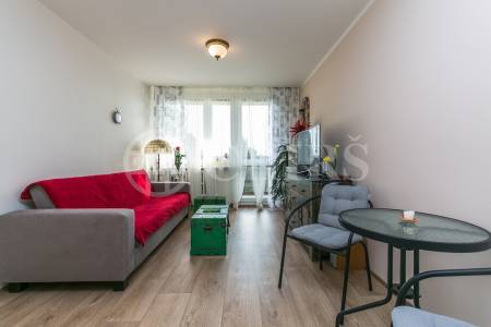 Prodej bytu 2+kk s lodžií, OV, 40 m2, ul. Bruslařská 957/2, Praha 10 - Hostivař