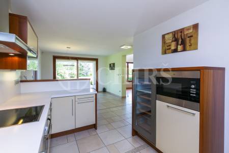 Prodej rodinného domu 6+1, 360 m2 s terasou,  zahradou, bazénem a garážovým stáním, Trnová 179, Trnová u Jíloviště 