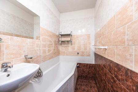 Prodej bytu 2+kk se sklepem, OV, 46m2, ul. Ciolkovského 856/4, Praha 6 - Ruzyně