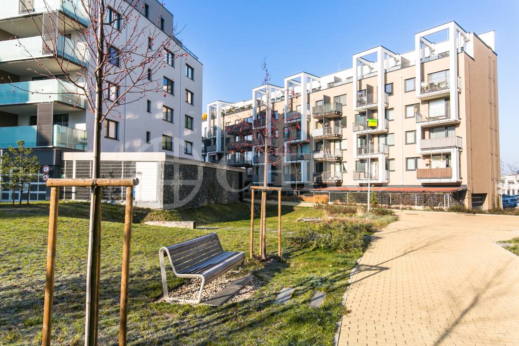 Prodej bytu 1+kk s balkonem, DV, 26m2, ul. Zakšínská 615/17, Praha 9 - Střížkov