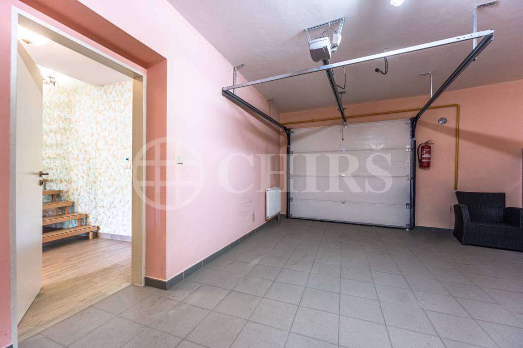 Pronájem rodinného domu 5+kk se zahradou, garáží a balkonem, ul. Mezi Lány 756/7b, Praha 5 - Jinonice