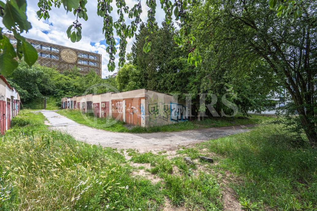 Prodej garáže, OV, 21 m2, ul. Na Hutmance, Praha 5 - Jinonice