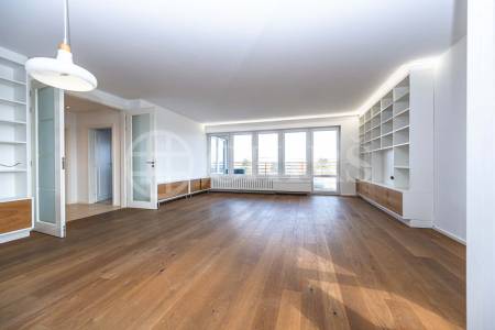 Prodej bytu 4+1 s balkonem, lodžií, sklepem a garážovými stáními, OV, 172m2, ul. Klausova 1361/13a, Praha 5 - Stodůlky