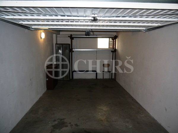 Pronajmu garážové stání, OV, 16m2, ul. Hasova 1999/5, P-12 Modřany