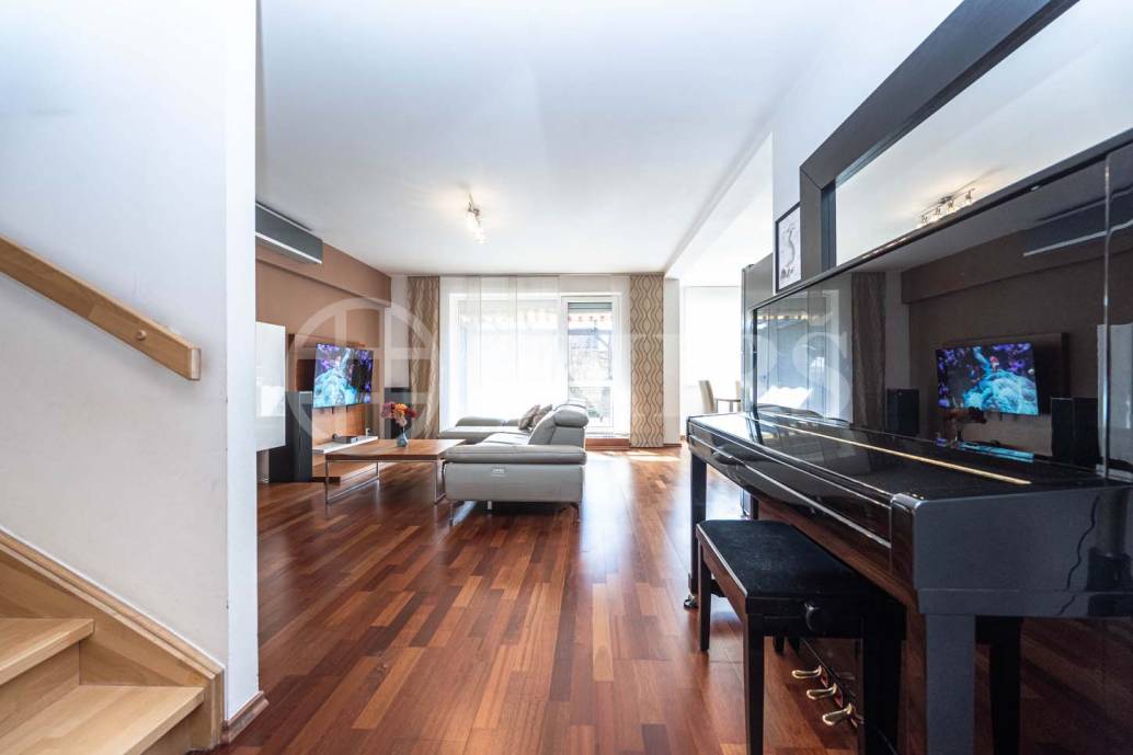 Prodej rodinného domu 5+kk s balkonem, garáží a zahradou, ul. Dělená 961/4, Praha 5 - Řeporyje