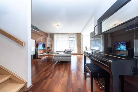 Prodej rodinného domu 5+kk s balkonem, garáží a zahradou, ul. Dělená 961/4, Praha 5 - Řeporyje