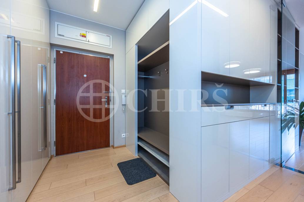 Pronájem bytu 3+kk s balkonem, lodžií a dvěma garážovými stáními, OV, 86 m², ul. Vacínovská 831/6, Praha 5 – Jinonice