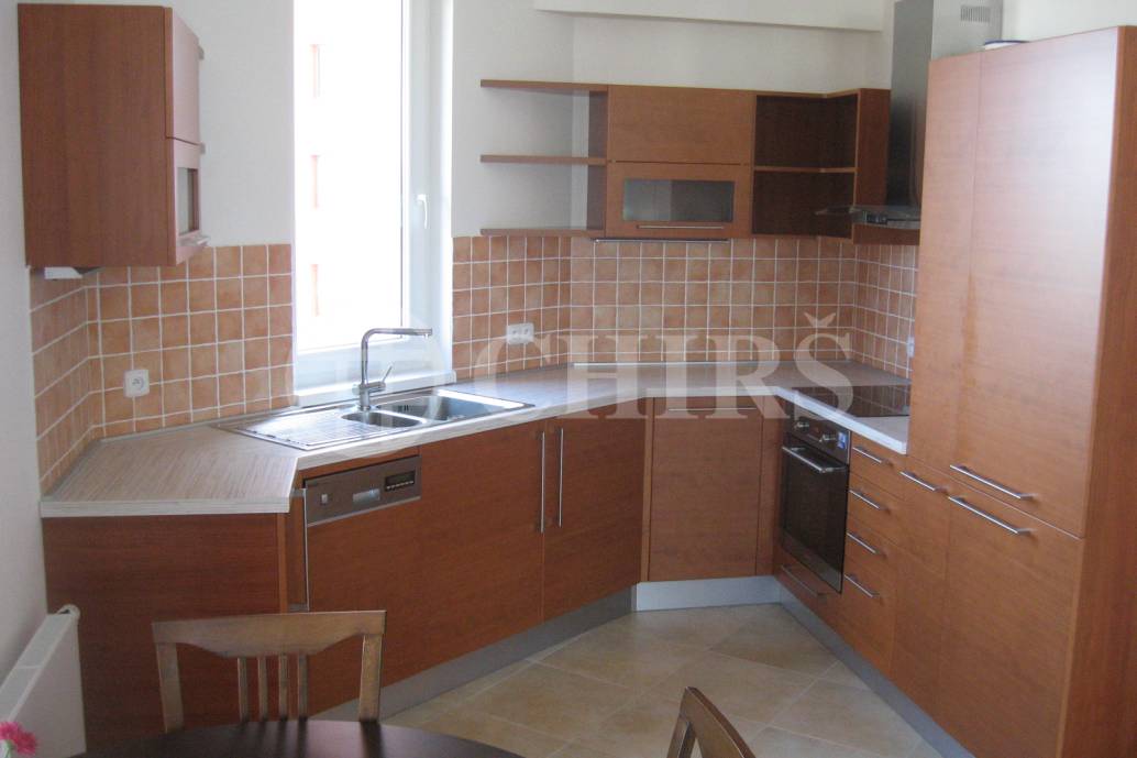 Prodej bytu 3kk/L/garáž, 92m2, OV, ul. Tlumačovská 2766/26a, Praha 13