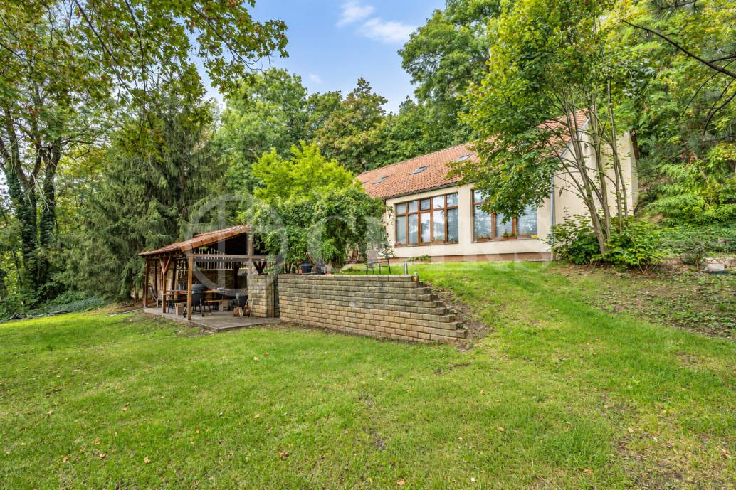 Prodej stavebního pozemku, 1168 m2, ul. Nad Konečnou, Praha 5 - Hlubočepy