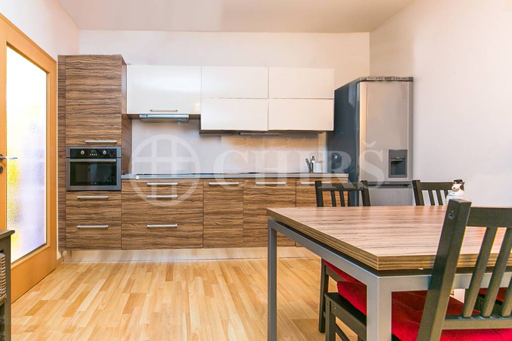 Prodej bytu 2+kk/T/předzahrádka/GS, OV, 61m2, ul. Na Návsi 525/6, Praha 10 - Dolní Měcholupy